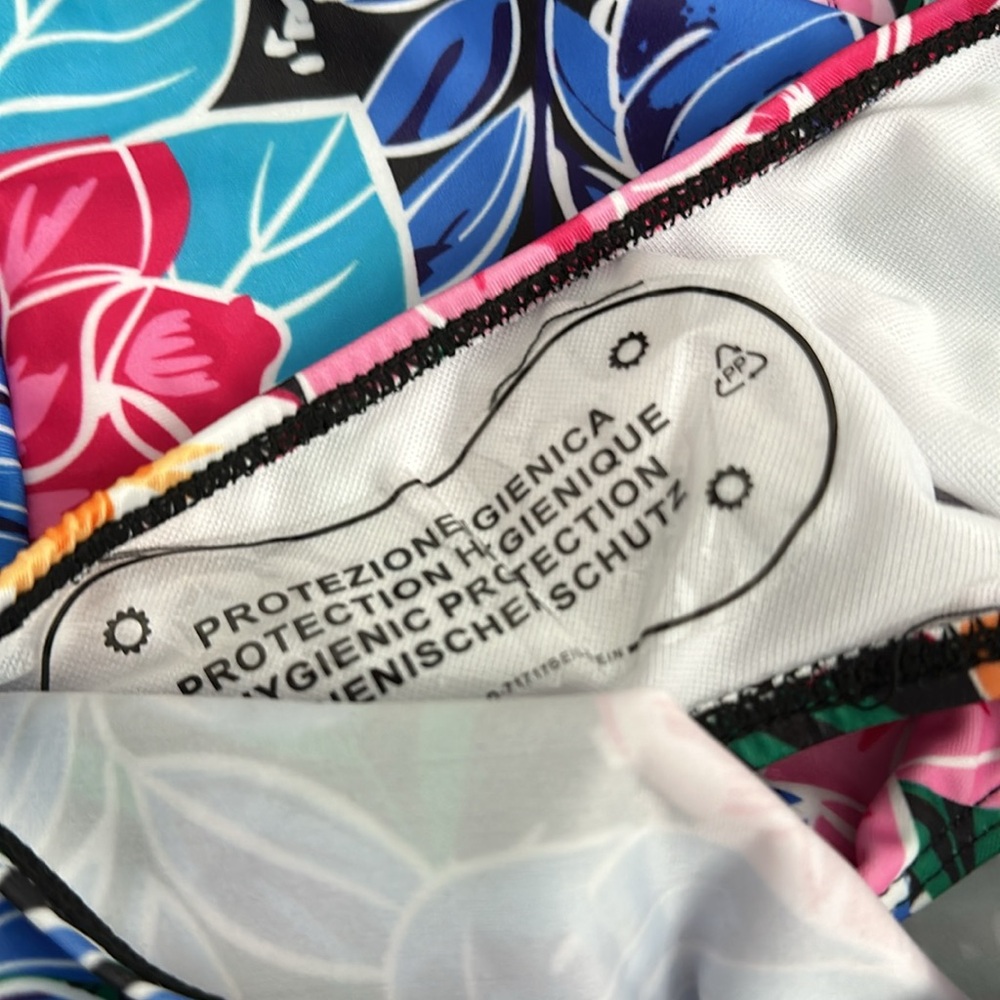 Stunning OnePiece Swimsuit Floral pattern - Picture 9 of 13